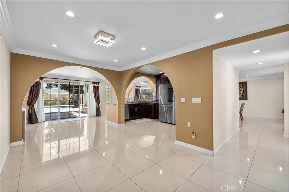 8842 Sophia North Hills, CA 91343