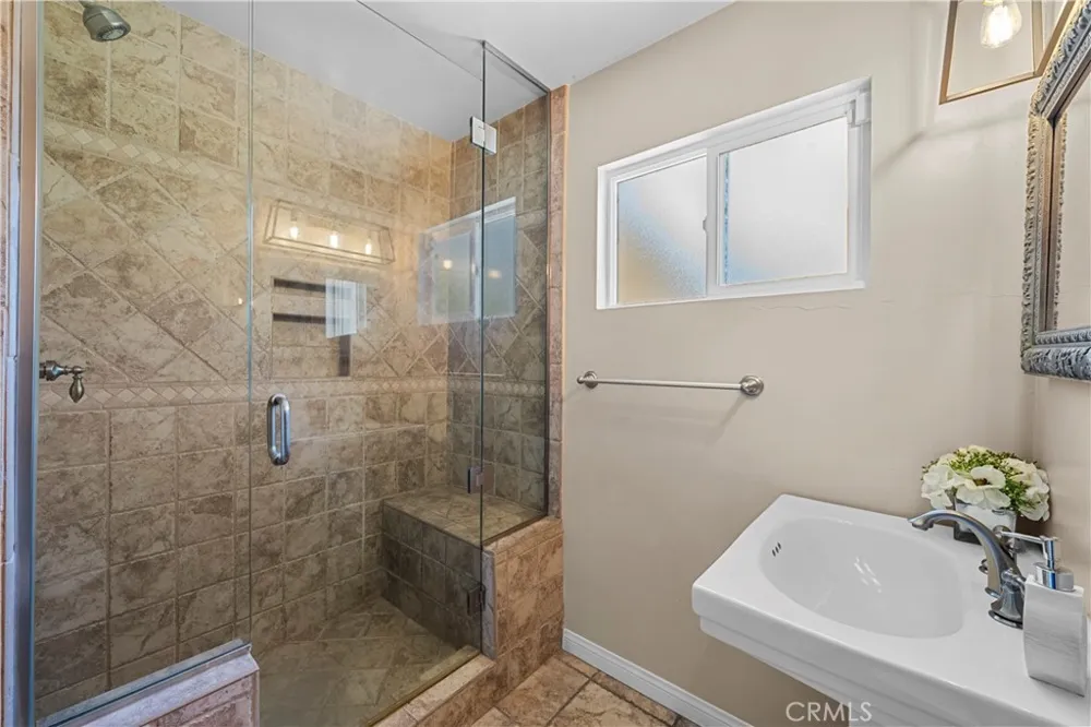 8842 Sophia North Hills, CA 91343