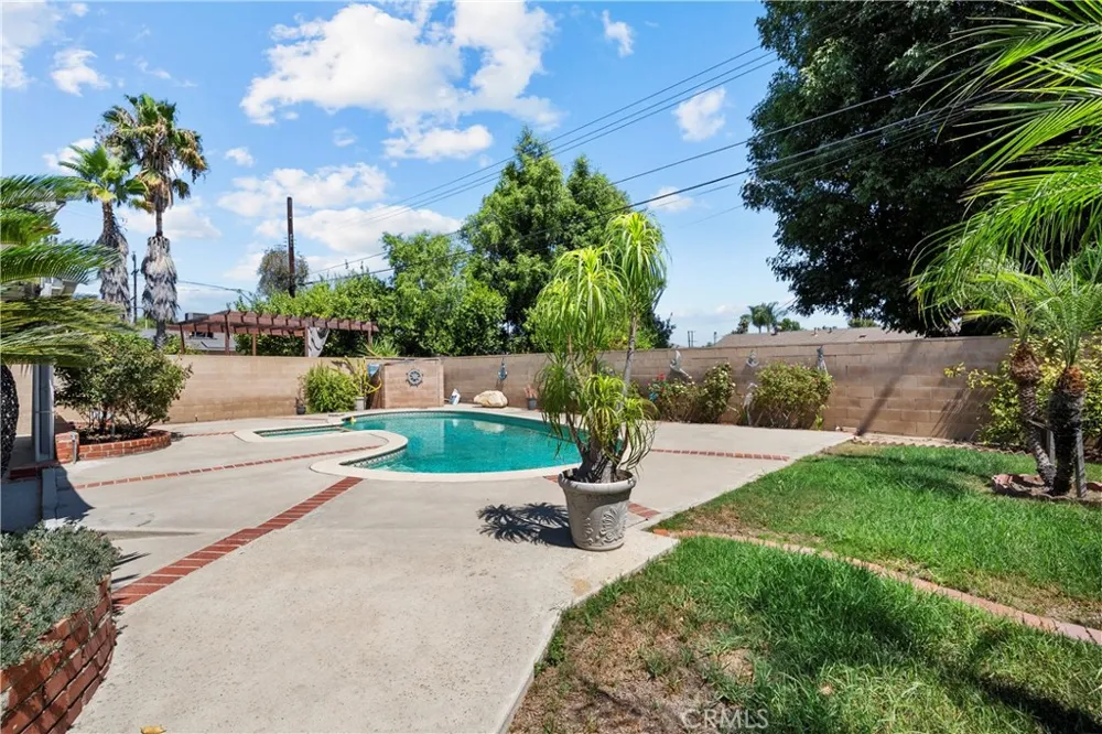 8842 Sophia North Hills, CA 91343