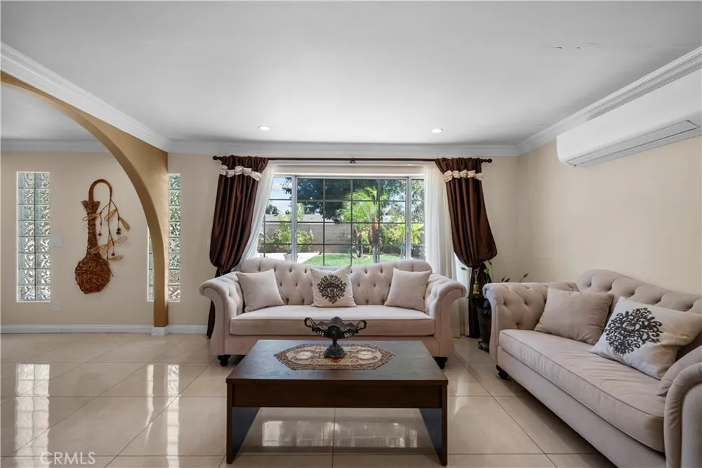 8842 Sophia North Hills, CA 91343