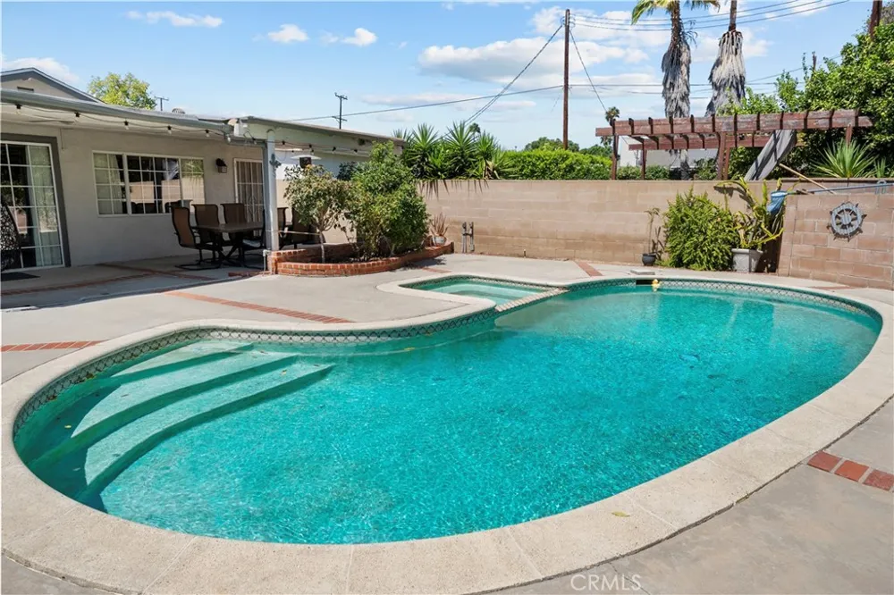 8842 Sophia North Hills, CA 91343