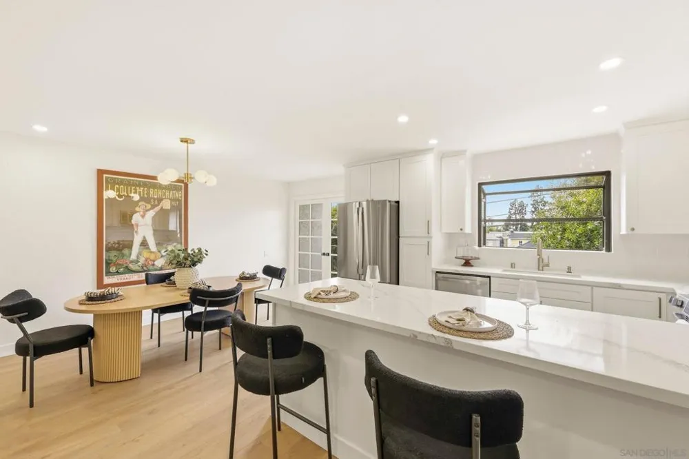 1263 Robinson #13 San Diego, CA 92103