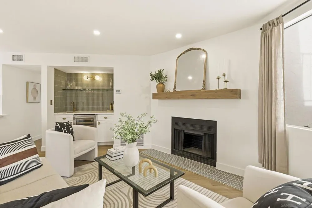 1263 Robinson #13 San Diego, CA 92103