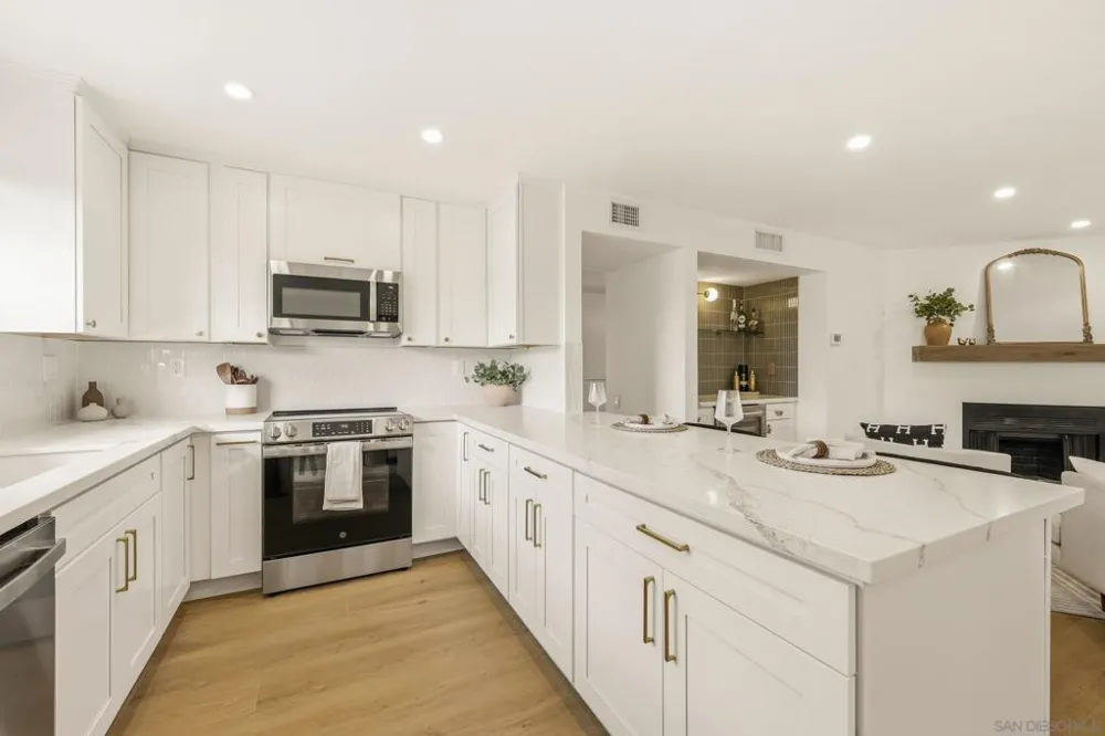 1263 Robinson #13 San Diego, CA 92103