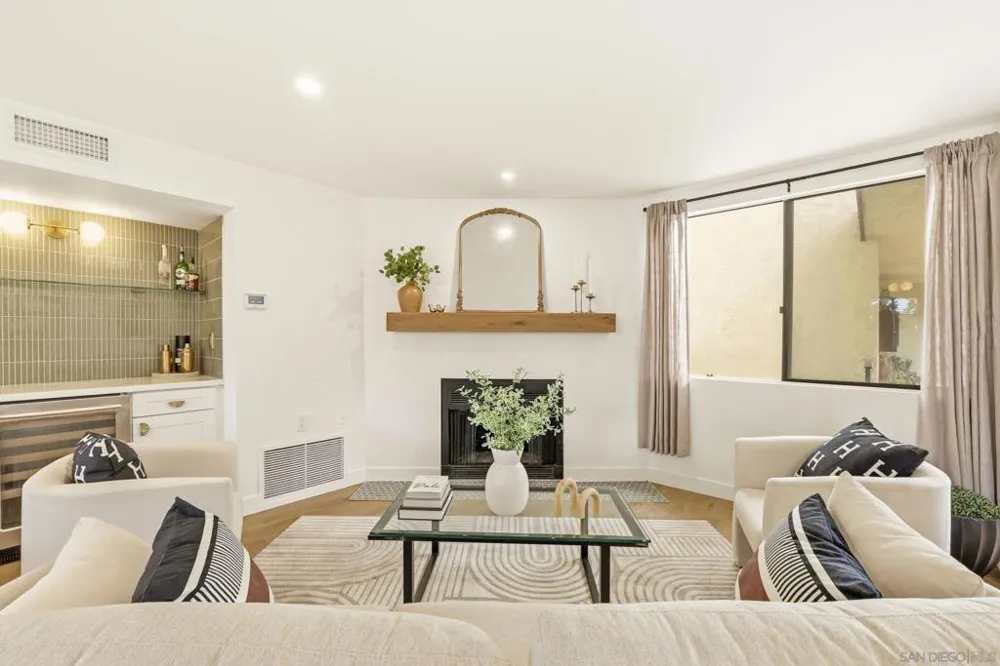 1263 Robinson #13 San Diego, CA 92103