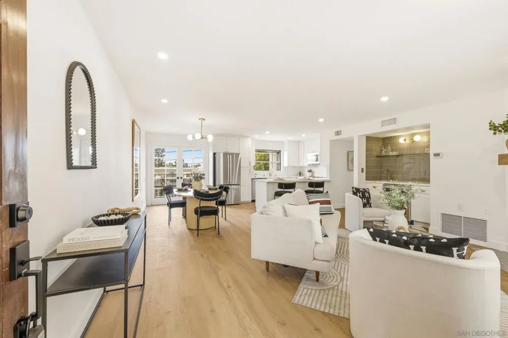 1263 Robinson #13 San Diego, CA 92103