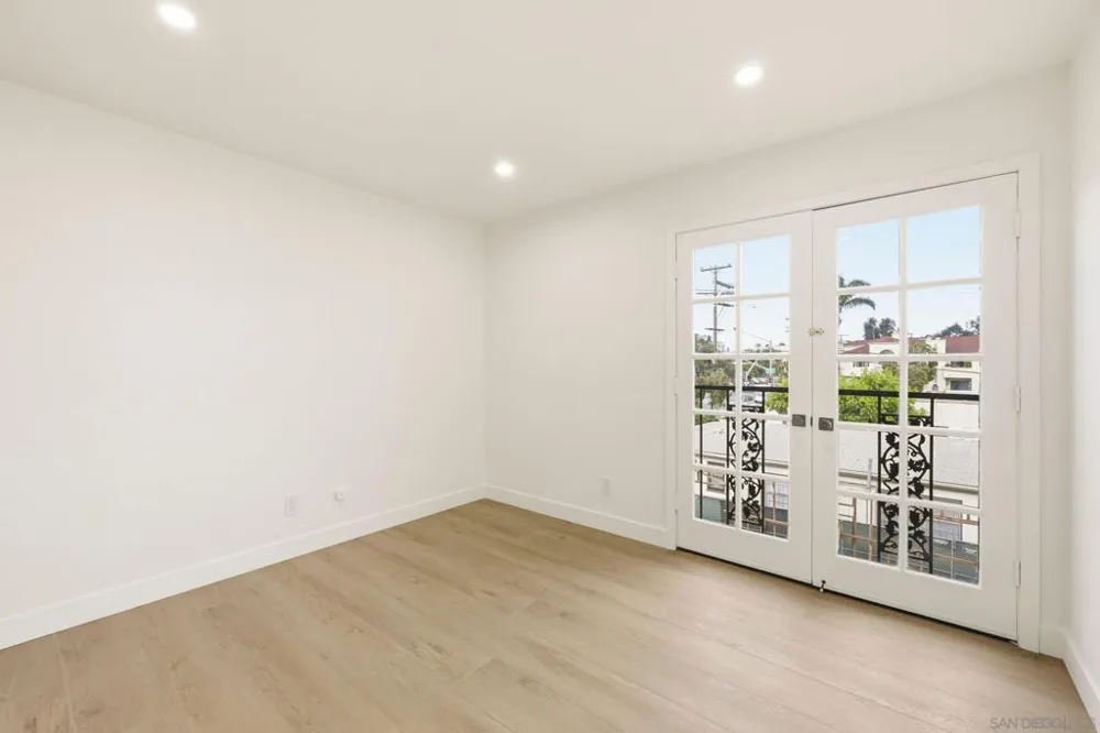 1263 Robinson #13 San Diego, CA 92103