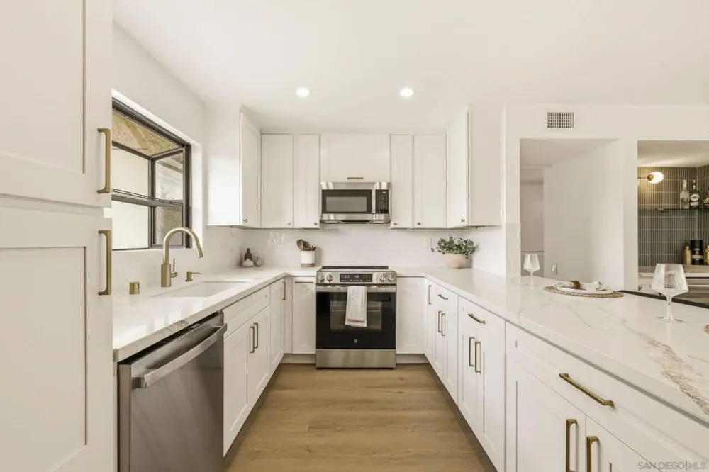 1263 Robinson #13 San Diego, CA 92103
