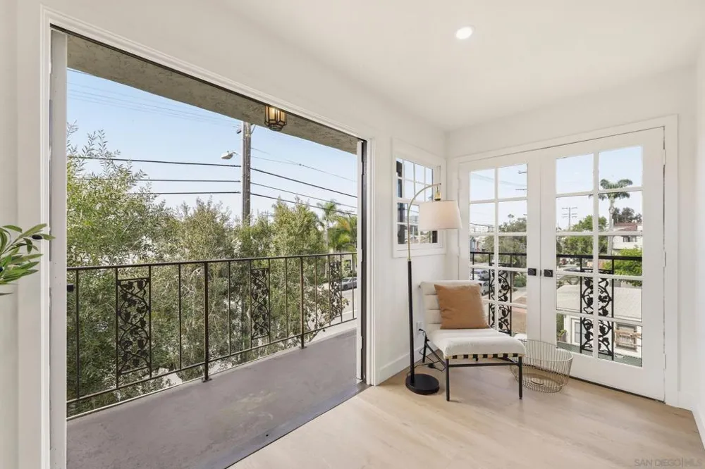 1263 Robinson #13 San Diego, CA 92103