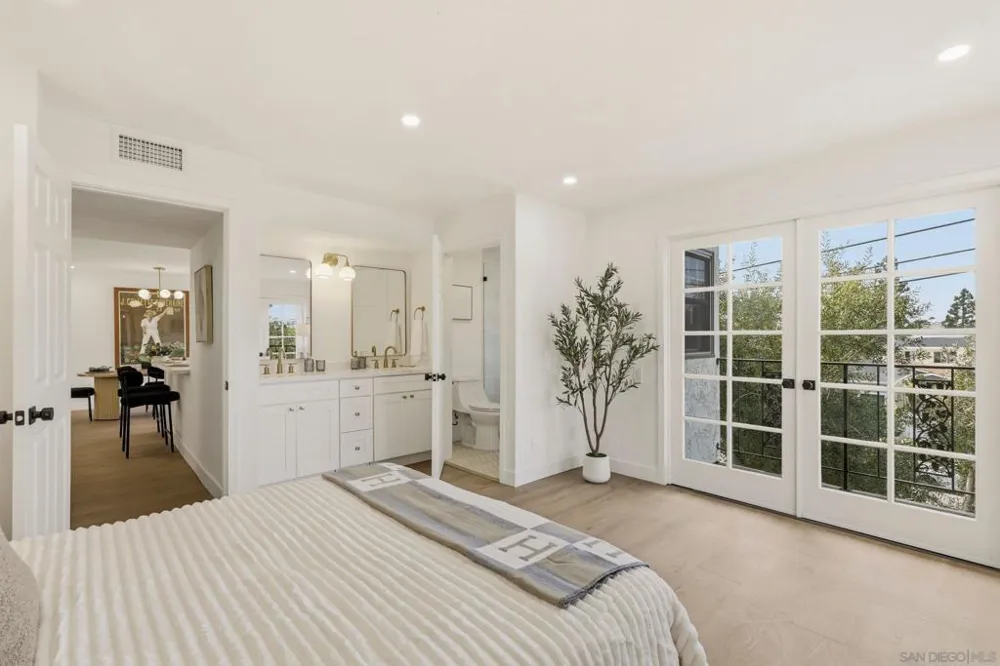 1263 Robinson #13 San Diego, CA 92103