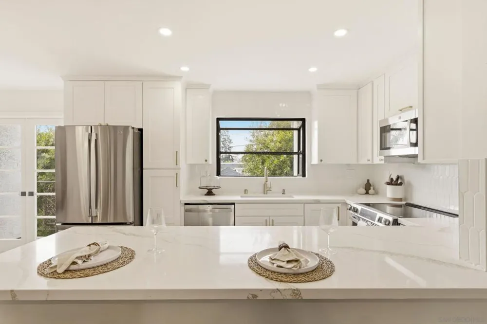 1263 Robinson #13 San Diego, CA 92103