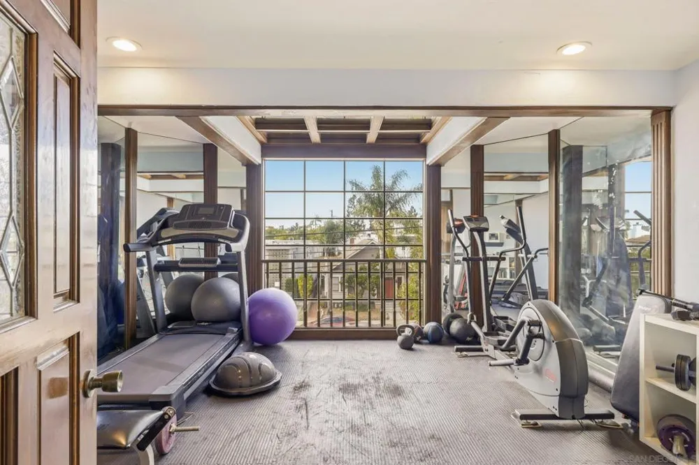1263 Robinson #13 San Diego, CA 92103