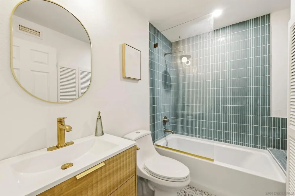 1263 Robinson #13 San Diego, CA 92103
