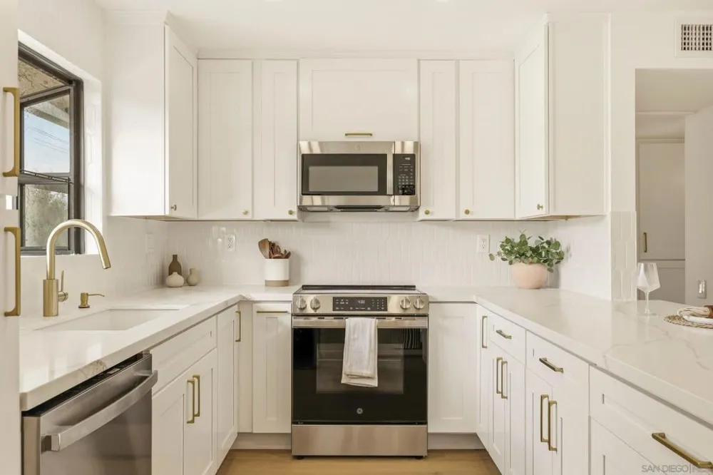 1263 Robinson #13 San Diego, CA 92103