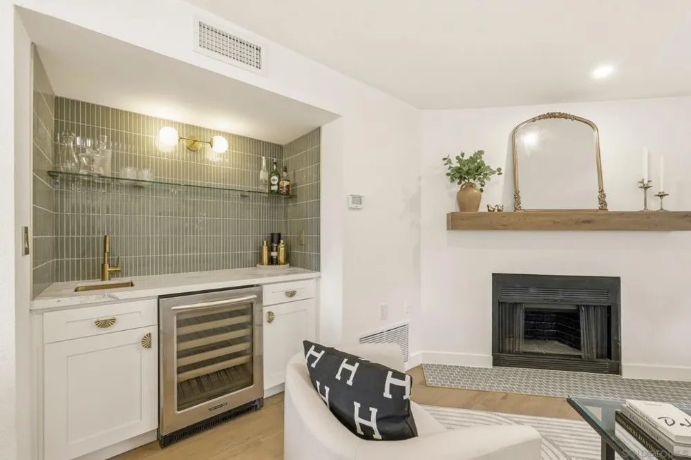 1263 Robinson #13 San Diego, CA 92103