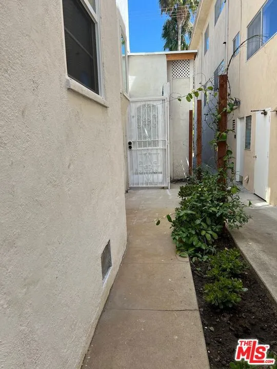 234 La Peer Drive #234 1/2 Beverly Hills, CA 90211