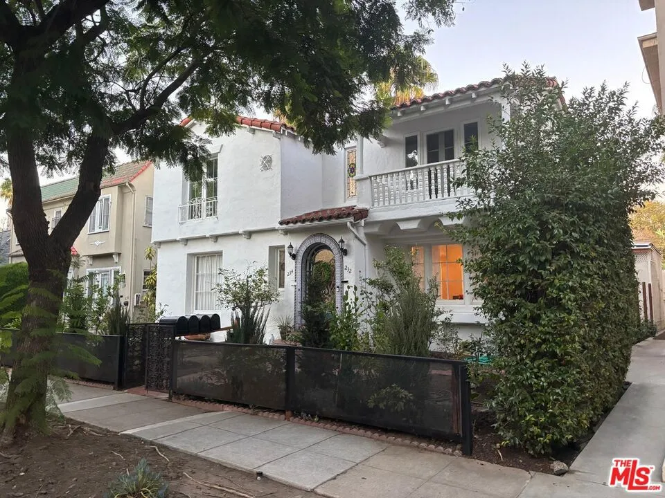 234 La Peer Drive #234 1/2 Beverly Hills, CA 90211