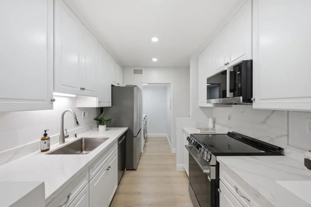 3322 Brittan Avenue #4 San Carlos, CA 94070