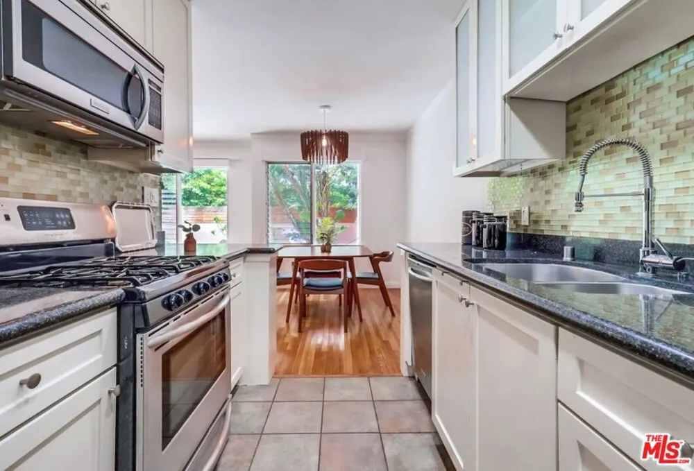 1275 Havenhurst Drive #4 West Hollywood, CA 90046