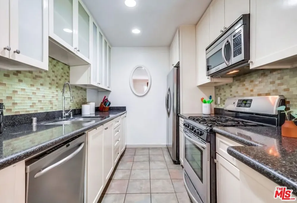 1275 Havenhurst Drive #4 West Hollywood, CA 90046