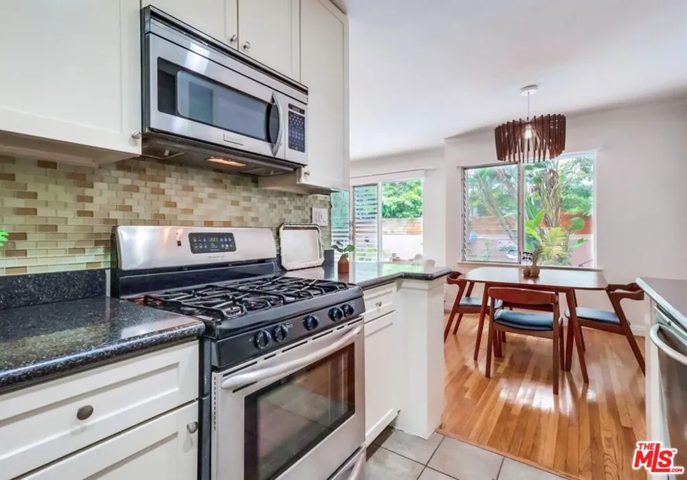 1275 Havenhurst Drive #4 West Hollywood, CA 90046