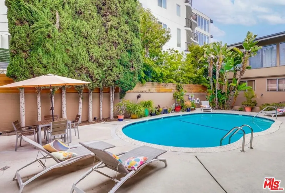 1275 Havenhurst Drive #4 West Hollywood, CA 90046