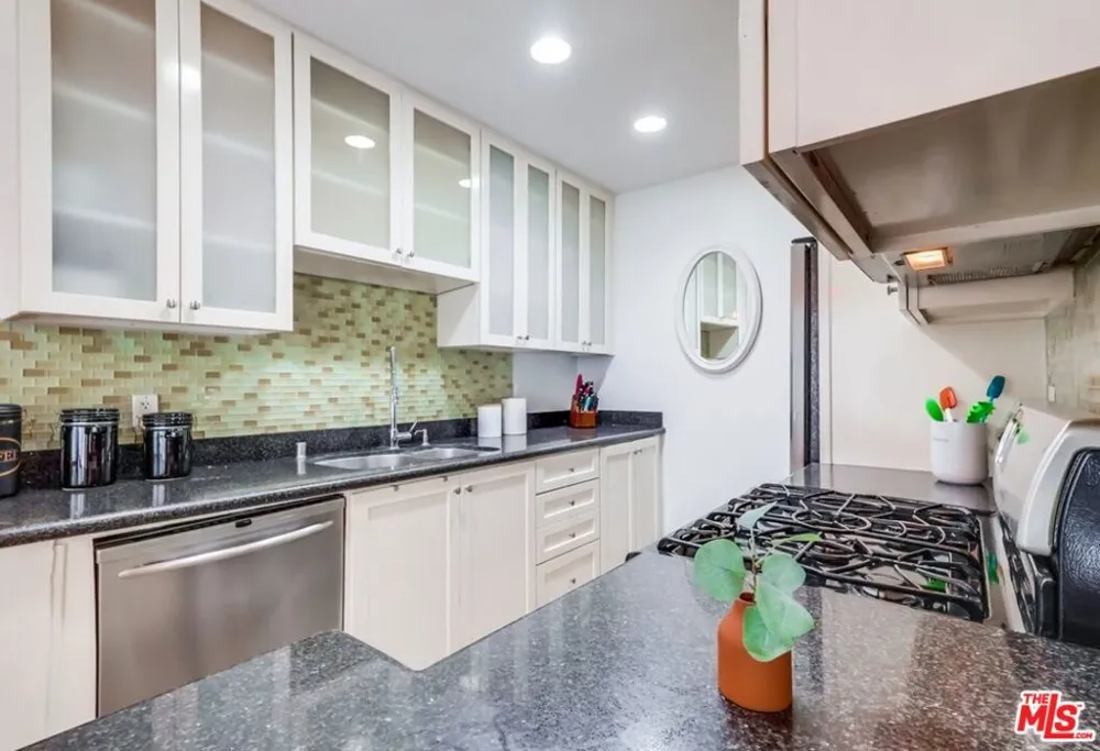 1275 Havenhurst Drive #4 West Hollywood, CA 90046