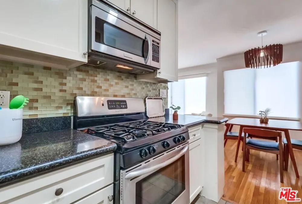 1275 Havenhurst Drive #4 West Hollywood, CA 90046
