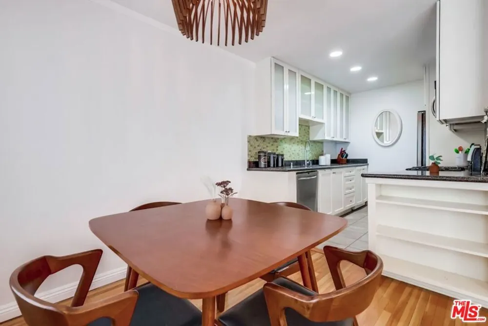 1275 Havenhurst Drive #4 West Hollywood, CA 90046