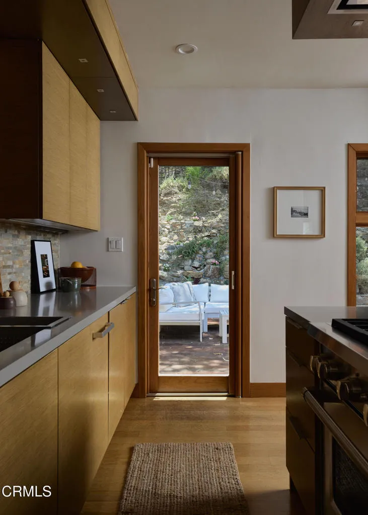 9616 Highland Gorge Drive Beverly Hills, CA 90210