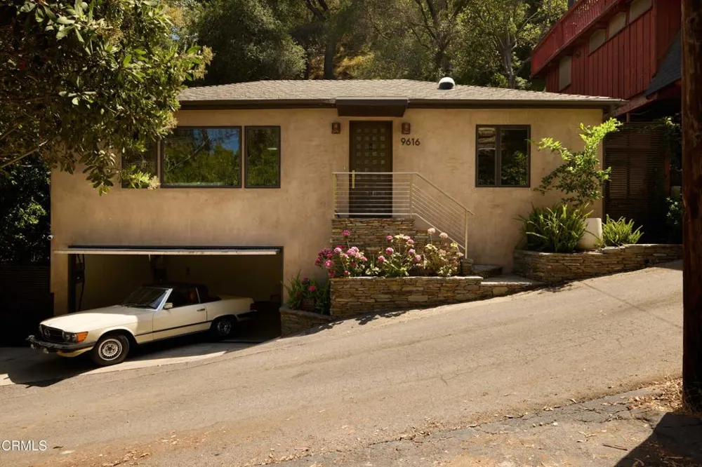 9616 Highland Gorge Drive Beverly Hills, CA 90210