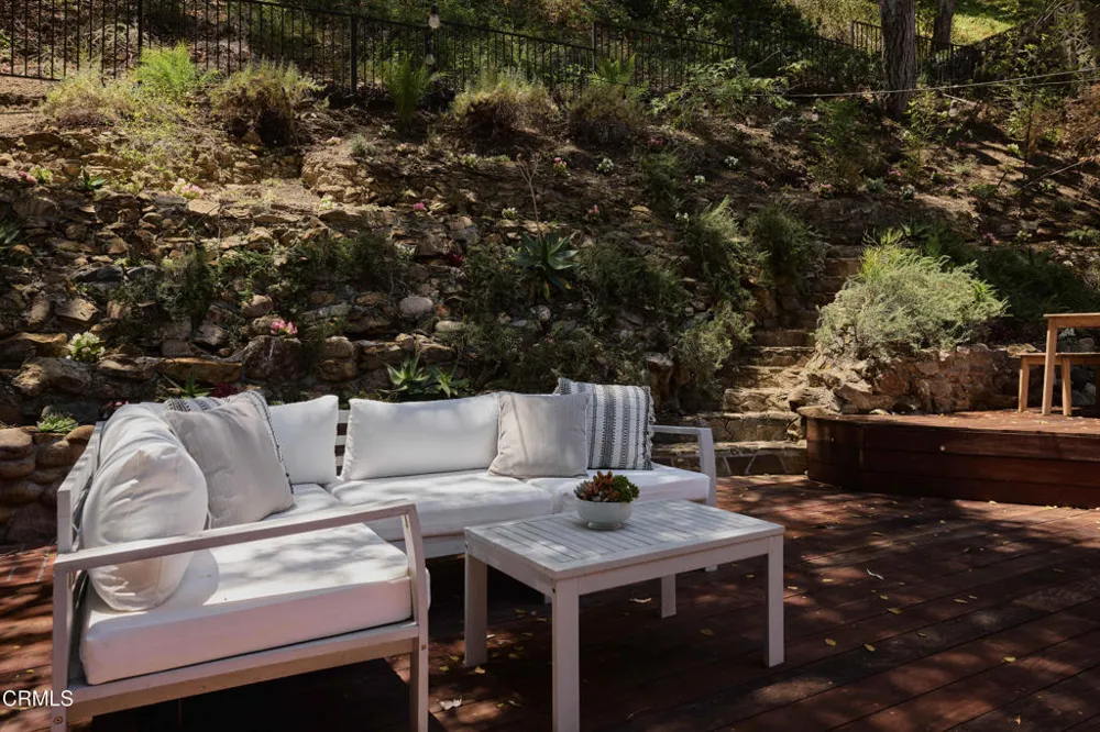 9616 Highland Gorge Drive Beverly Hills, CA 90210