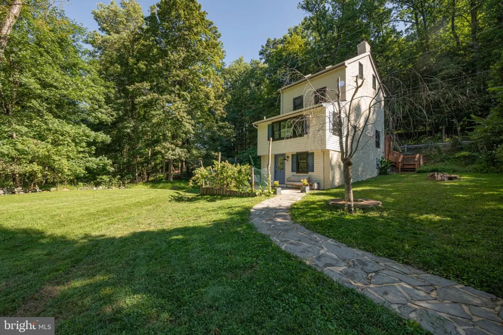 2 HARTMAN RUN Phoenixville, PA 19460