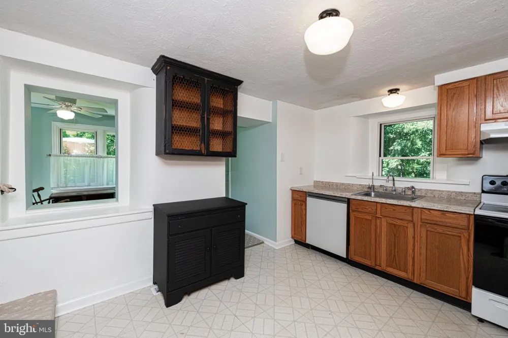 2 HARTMAN RUN Phoenixville, PA 19460