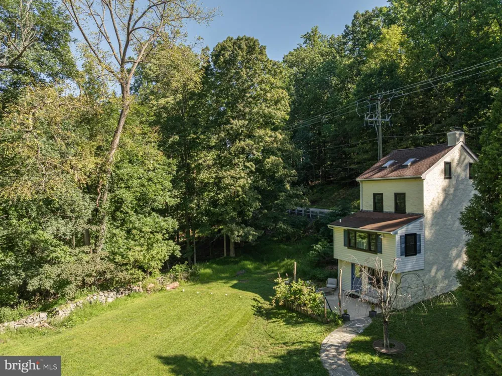 2 HARTMAN RUN Phoenixville, PA 19460