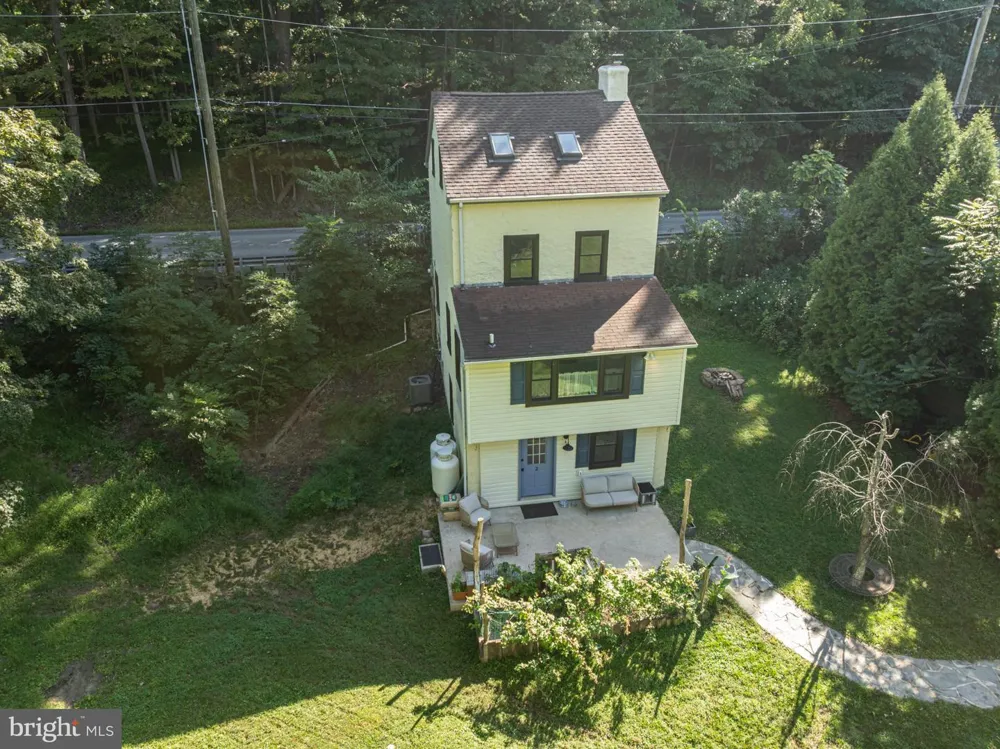 2 HARTMAN RUN Phoenixville, PA 19460