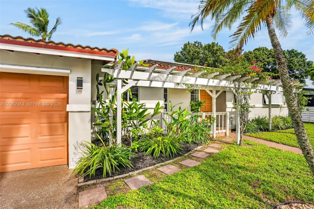 2100 SW 23rd Ter Fort Lauderdale, FL 33312