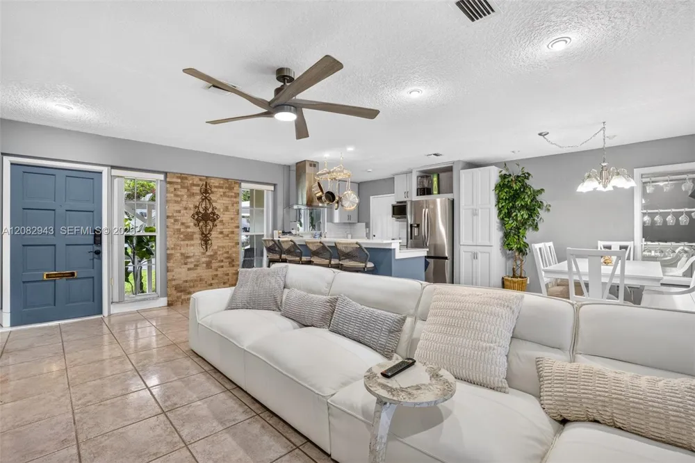 2100 SW 23rd Ter Fort Lauderdale, FL 33312