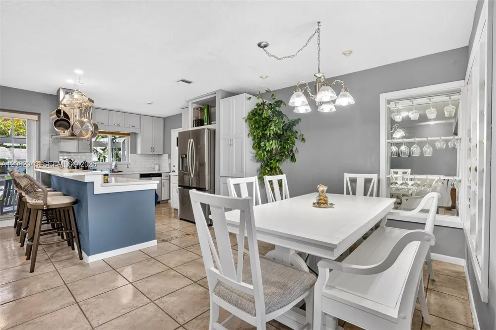 2100 SW 23rd Ter Fort Lauderdale, FL 33312