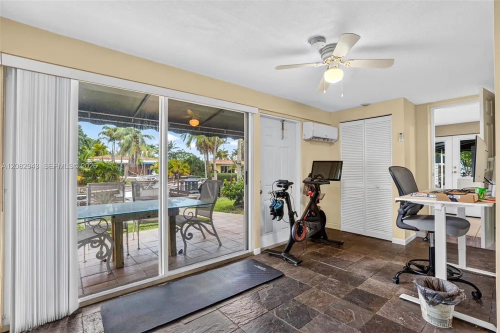 2100 SW 23rd Ter Fort Lauderdale, FL 33312