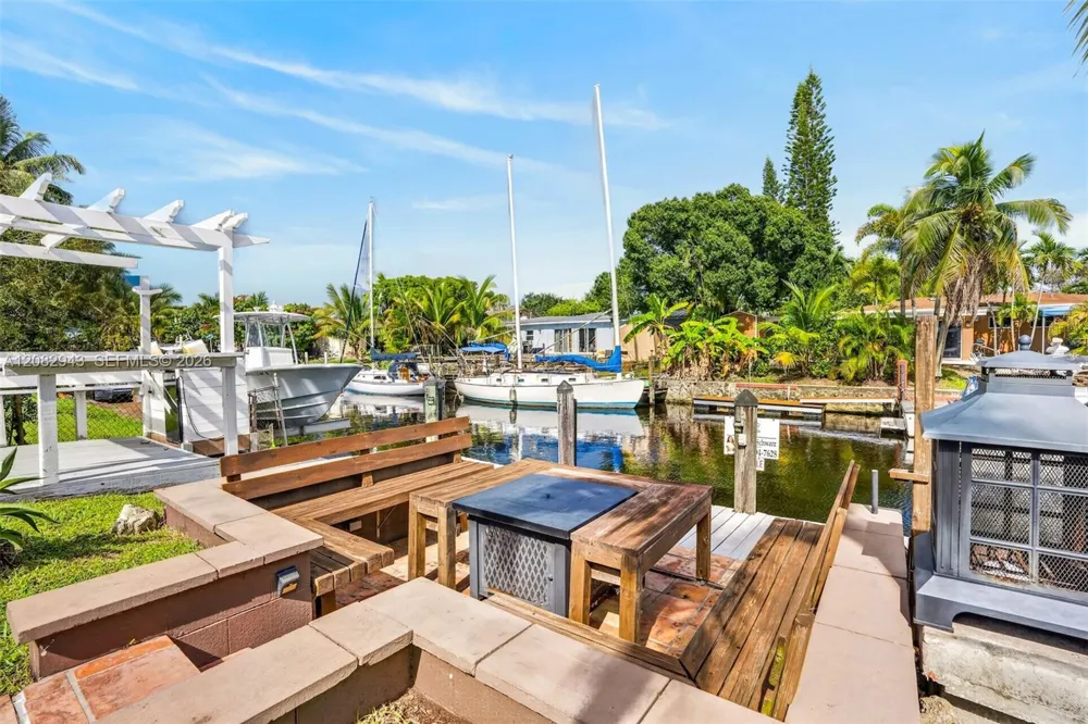 2100 SW 23rd Ter Fort Lauderdale, FL 33312