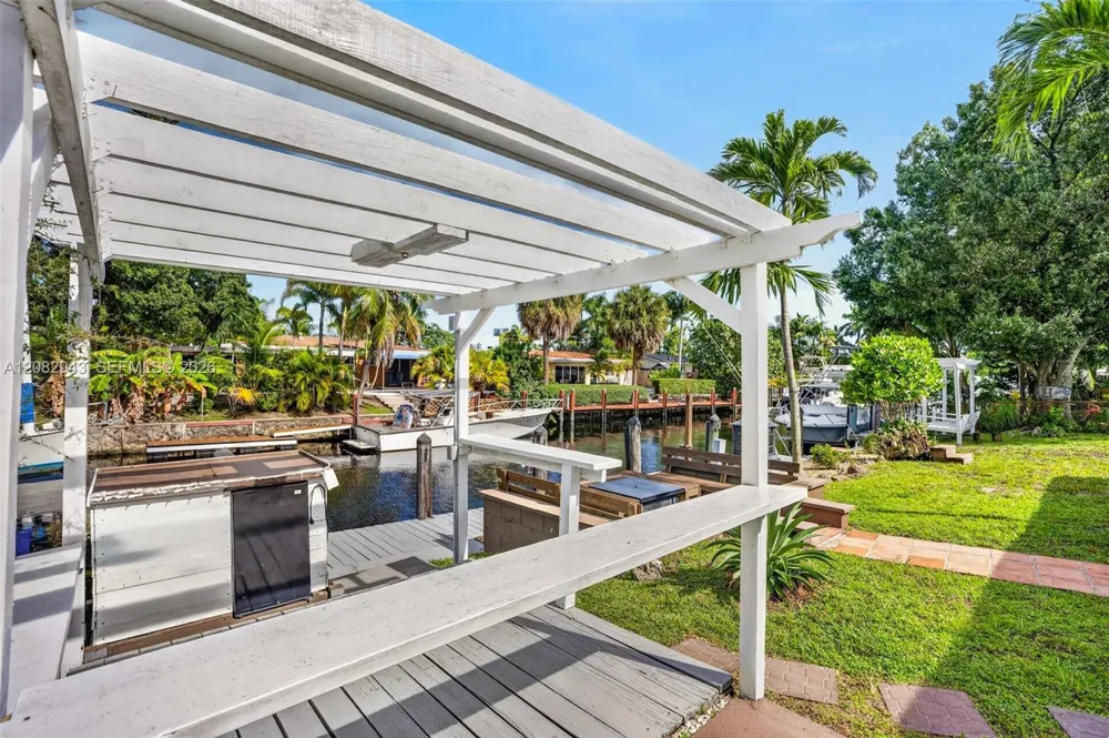 2100 SW 23rd Ter Fort Lauderdale, FL 33312