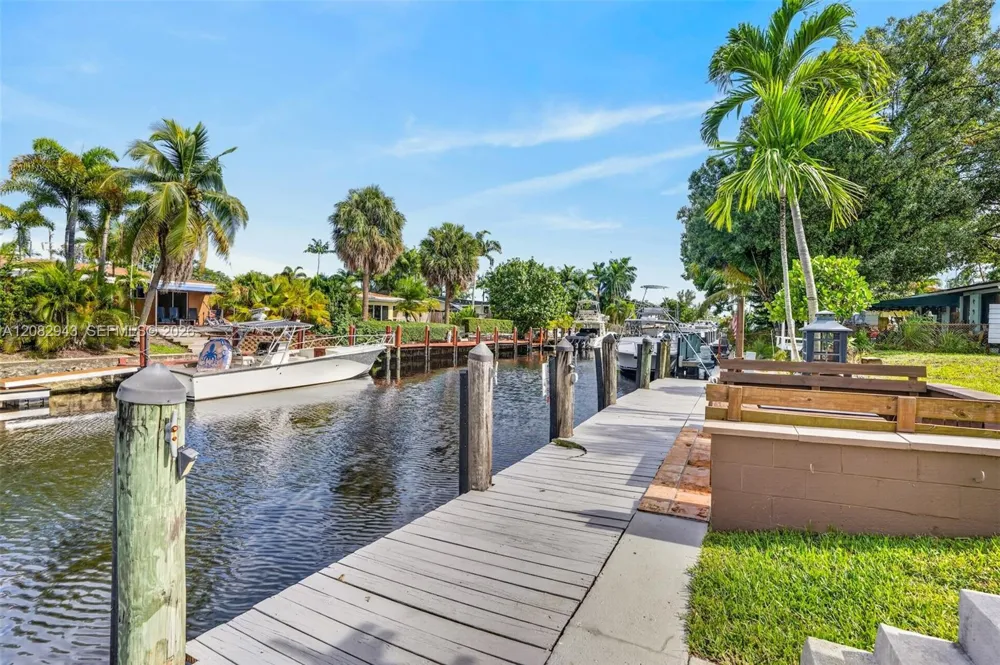 2100 SW 23rd Ter Fort Lauderdale, FL 33312