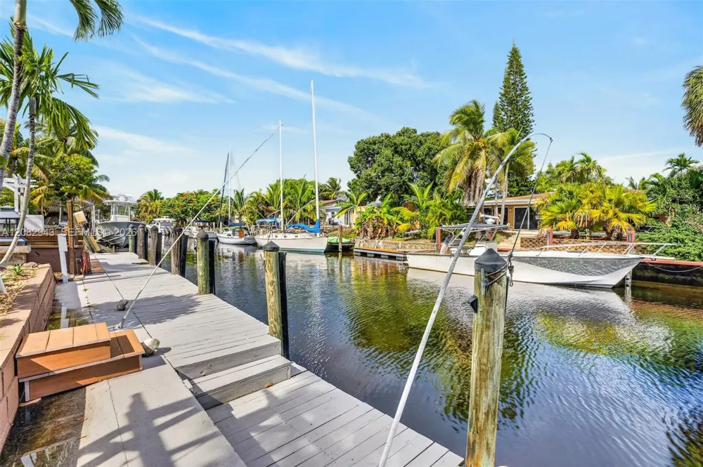 2100 SW 23rd Ter Fort Lauderdale, FL 33312
