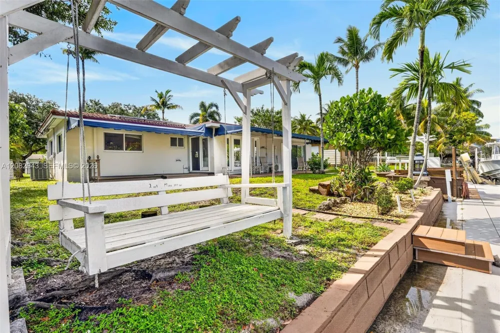 2100 SW 23rd Ter Fort Lauderdale, FL 33312