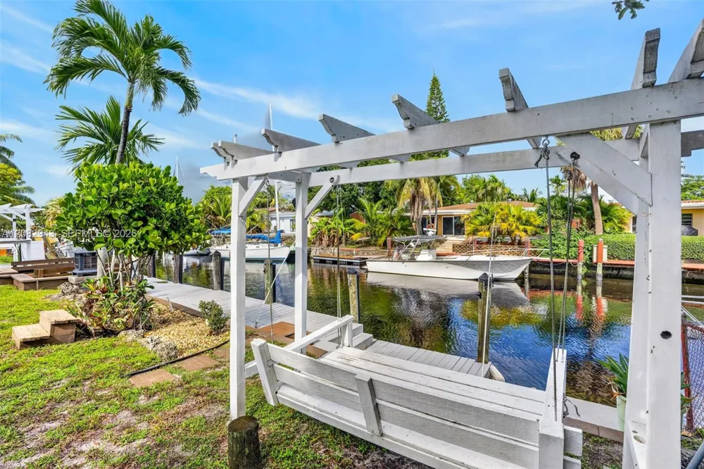 2100 SW 23rd Ter Fort Lauderdale, FL 33312