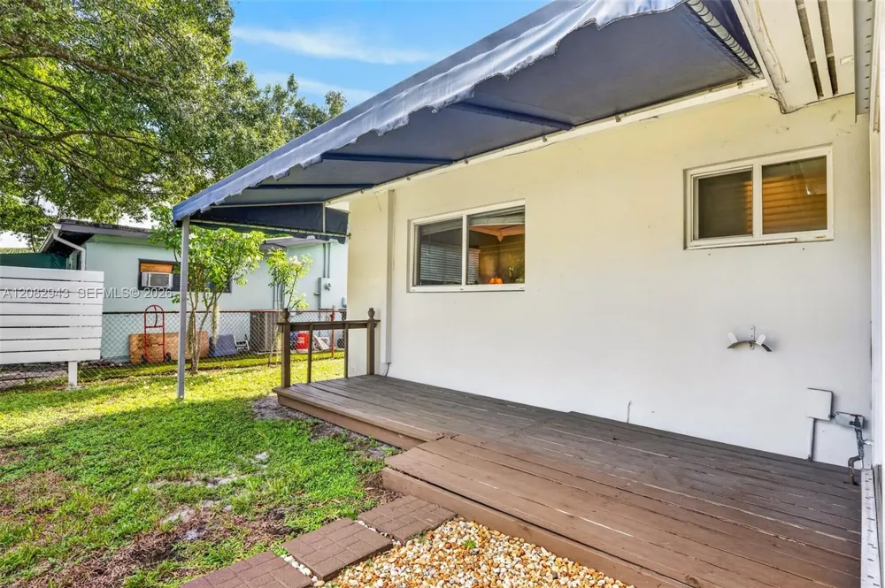 2100 SW 23rd Ter Fort Lauderdale, FL 33312
