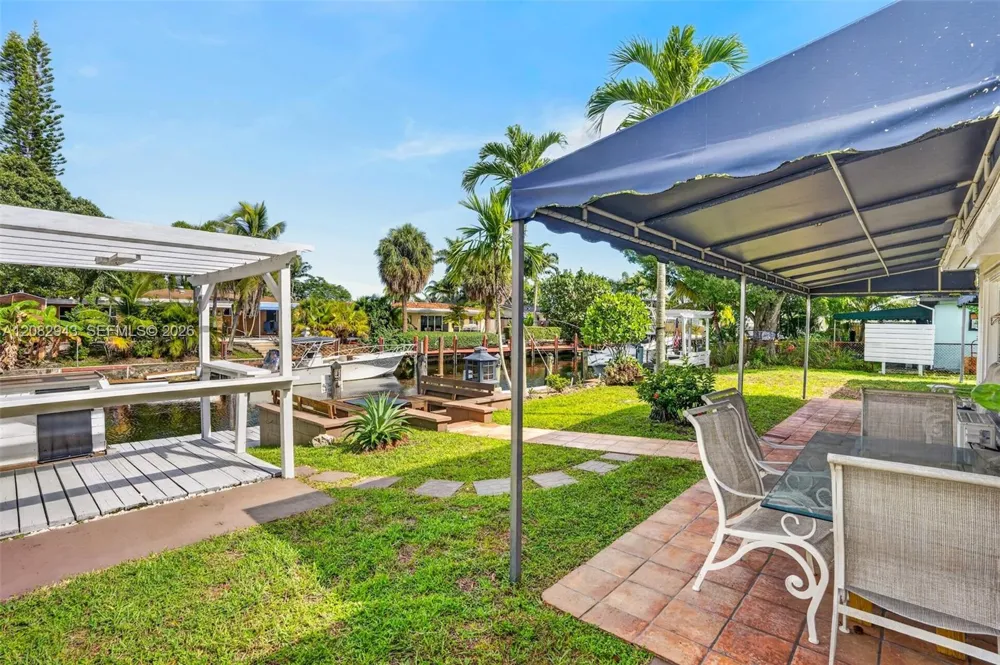 2100 SW 23rd Ter Fort Lauderdale, FL 33312