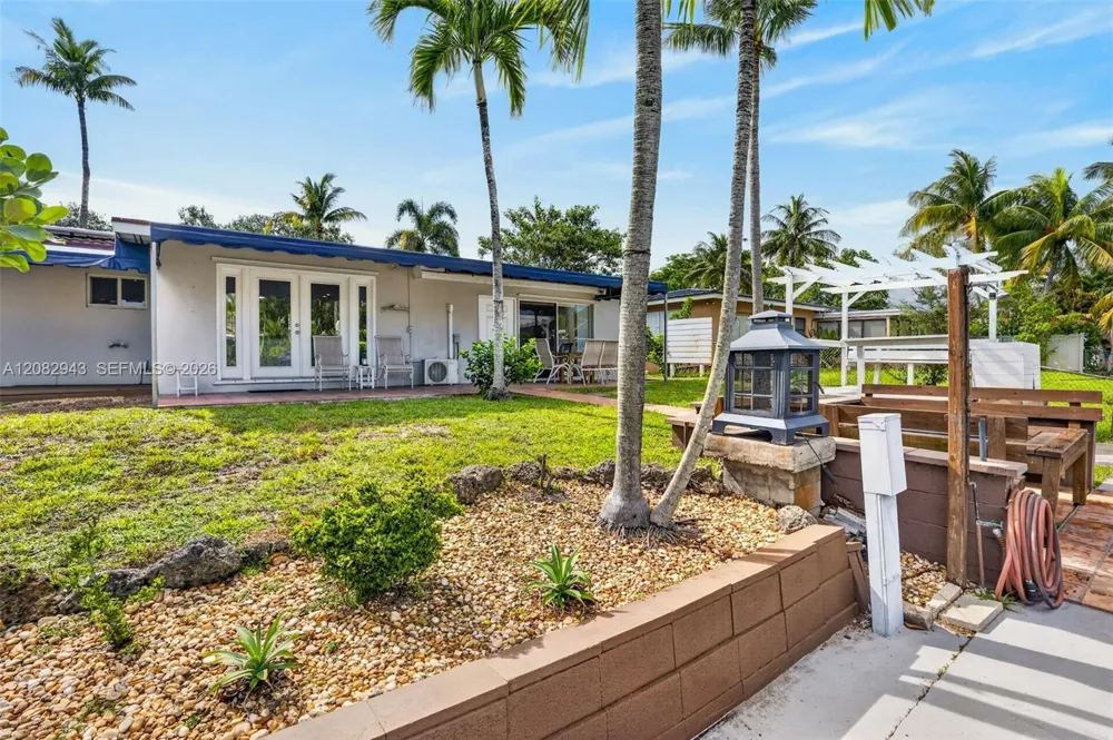 2100 SW 23rd Ter Fort Lauderdale, FL 33312