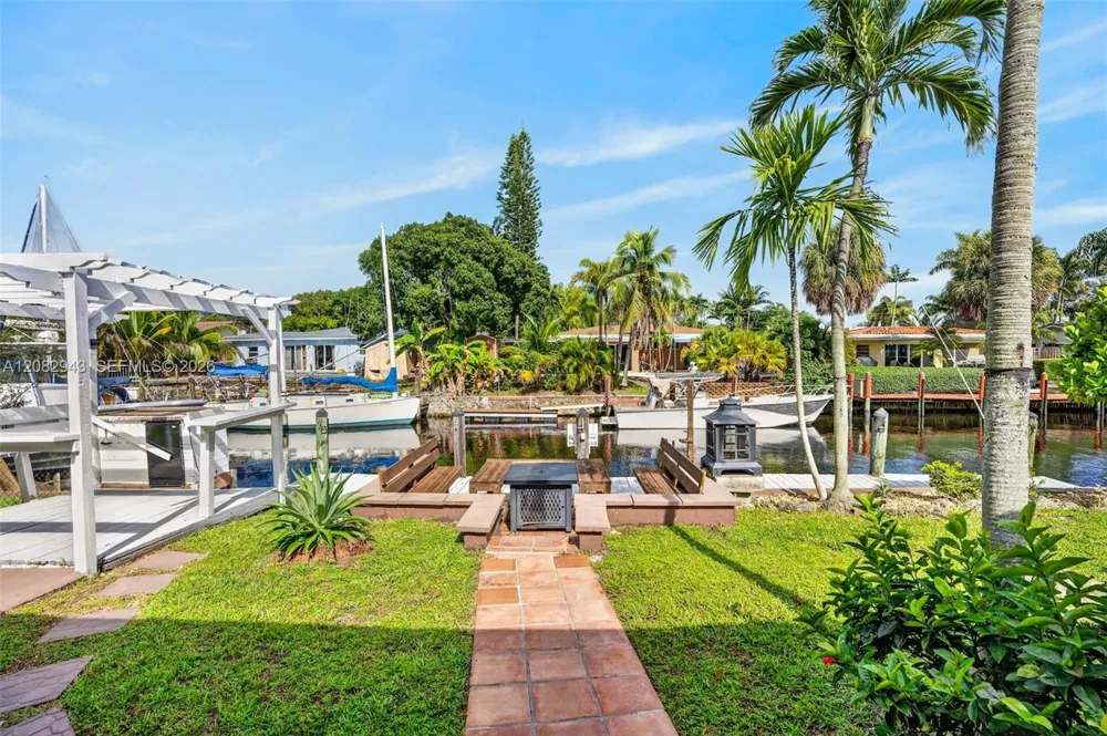 2100 SW 23rd Ter Fort Lauderdale, FL 33312